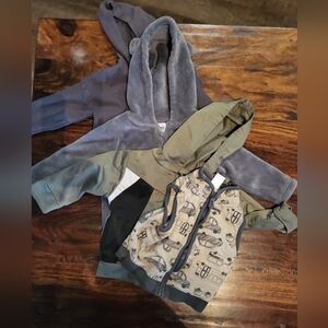 LOT OF 4 PCS BOYS (3) FULL-ZIP HOODED JACKETS (1) VEST ALL SZ 12 MONTH EXC COND